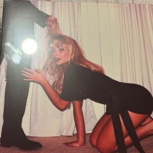 Sabrina carpenter man’s best friend vinyl signed LP with proof of purchase.